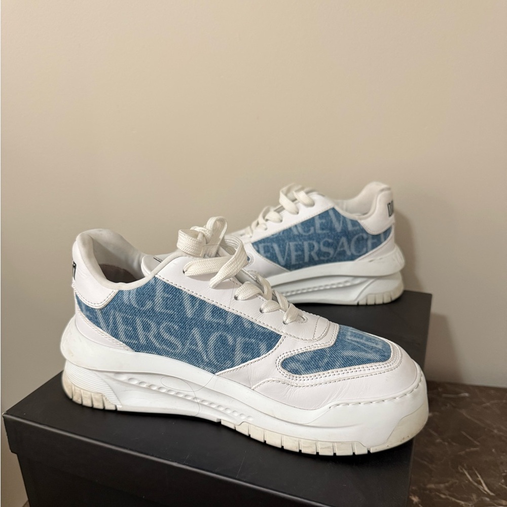 VERSACE Allover Odissea Sneakers In Blue Denim Ecru